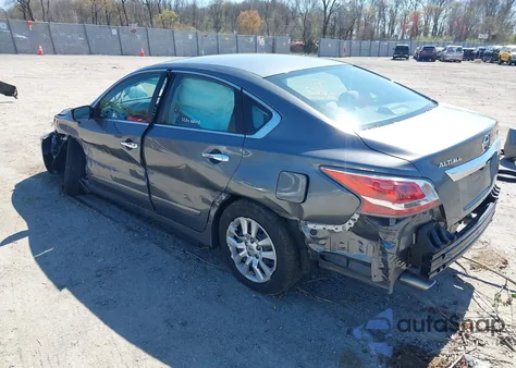 2015 Nissan Altima 2.5 S z USA, uszkodzony, nr VIN 1N4AL3AP3FN318253